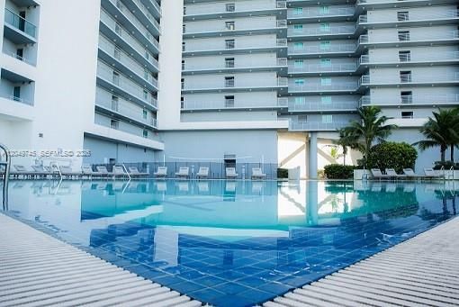 For Rent: $5,350 (2 beds, 2 baths, 1323 Square Feet)