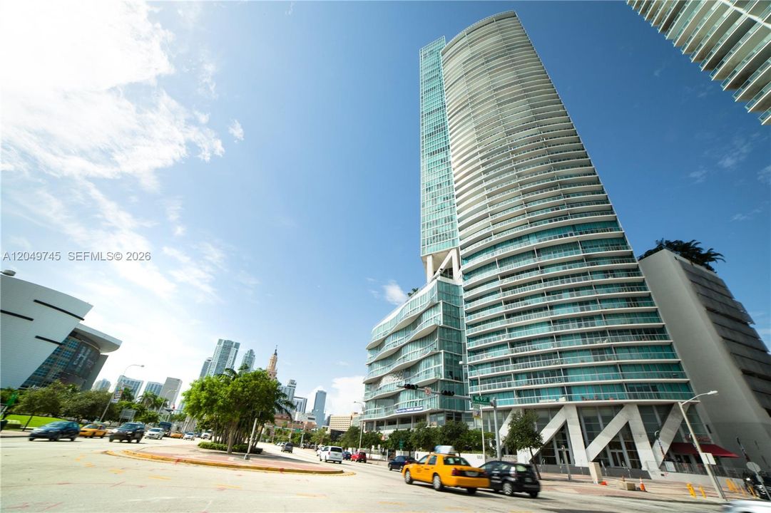 For Rent: $5,350 (2 beds, 2 baths, 1323 Square Feet)