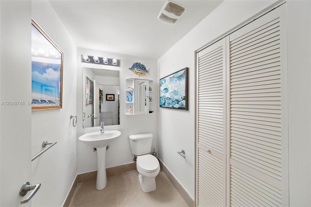 For Rent: $5,350 (2 beds, 2 baths, 1323 Square Feet)