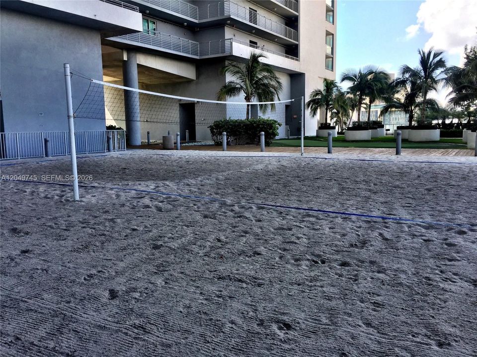 For Rent: $5,350 (2 beds, 2 baths, 1323 Square Feet)