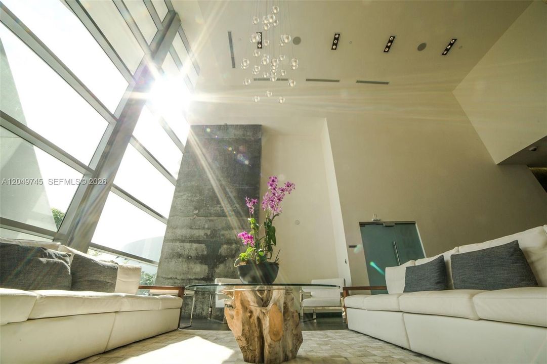 For Rent: $5,350 (2 beds, 2 baths, 1323 Square Feet)