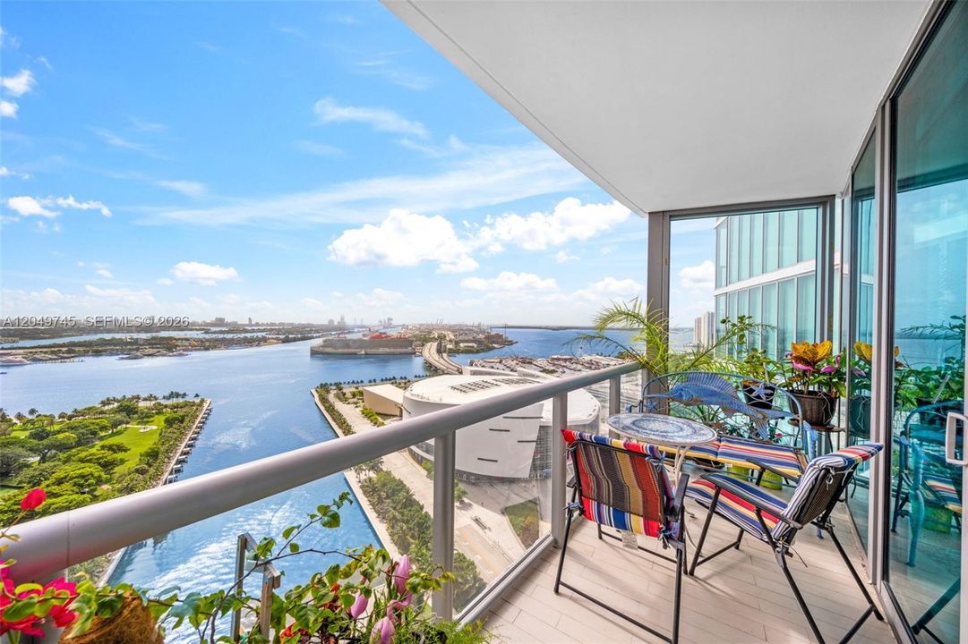 For Rent: $5,350 (2 beds, 2 baths, 1323 Square Feet)