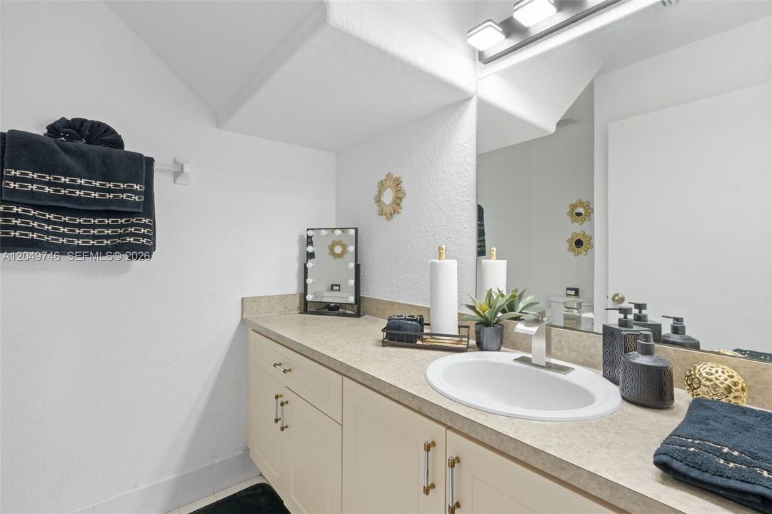 For Sale: $465,000 (3 beds, 2 baths, 1570 Square Feet)