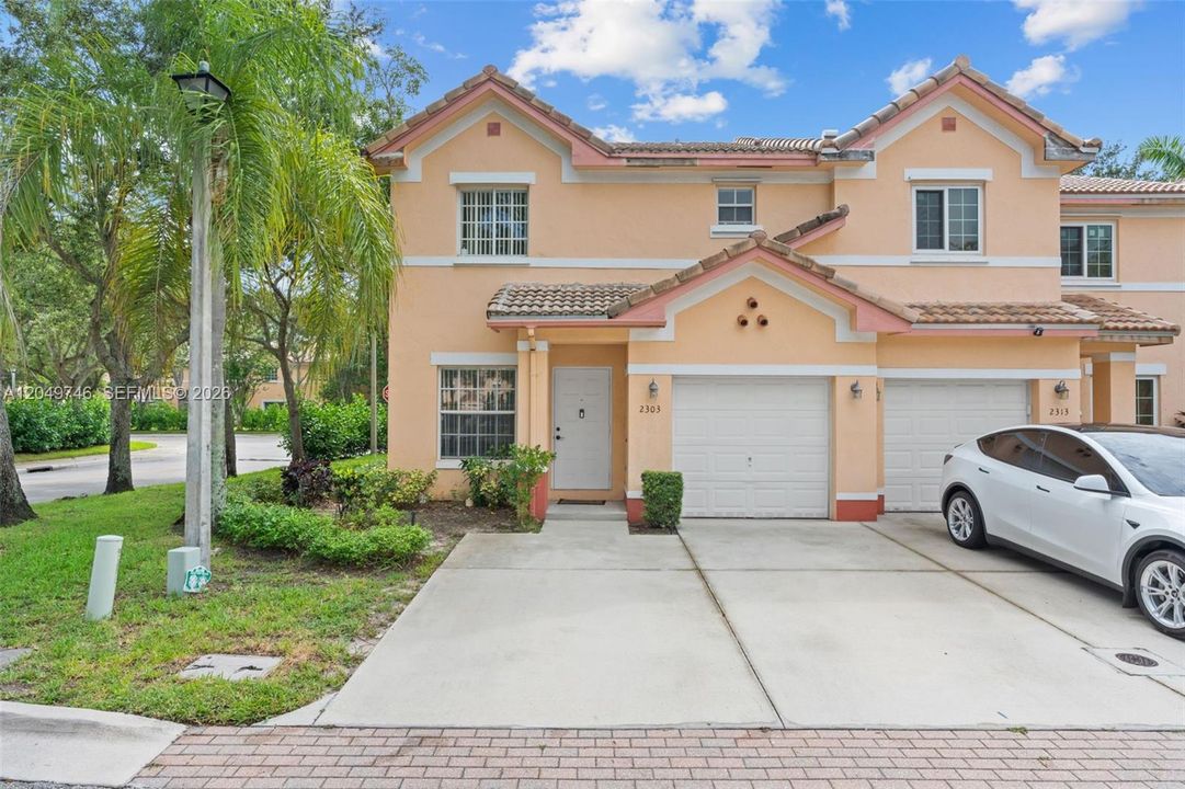 For Sale: $465,000 (3 beds, 2 baths, 1570 Square Feet)