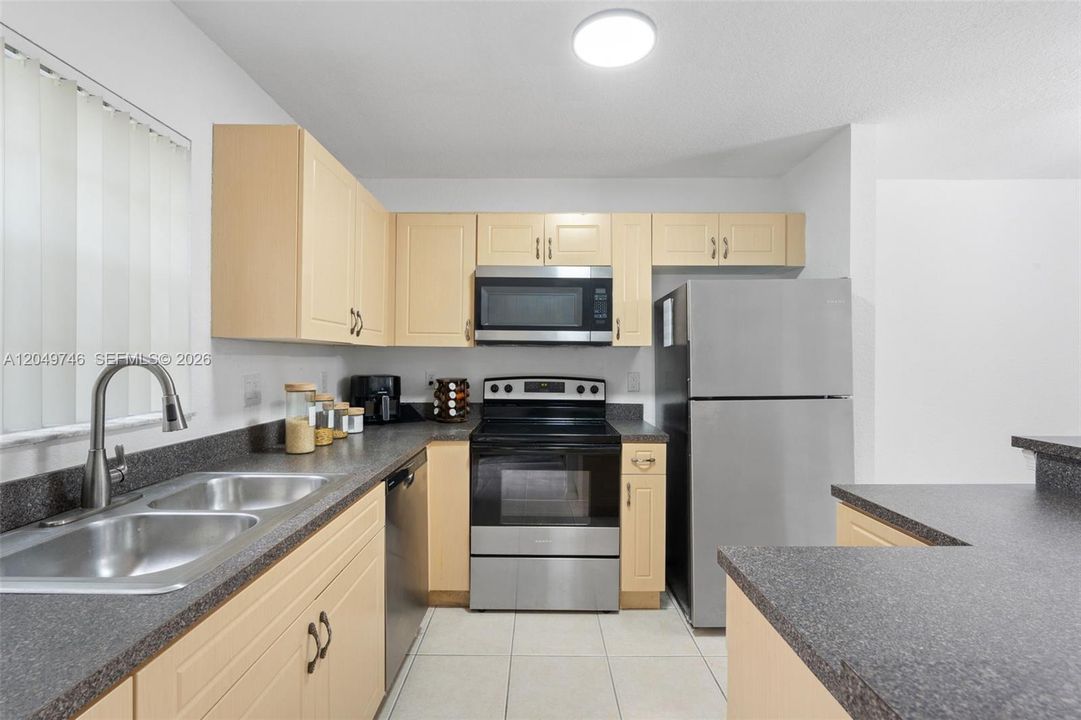 For Sale: $465,000 (3 beds, 2 baths, 1570 Square Feet)