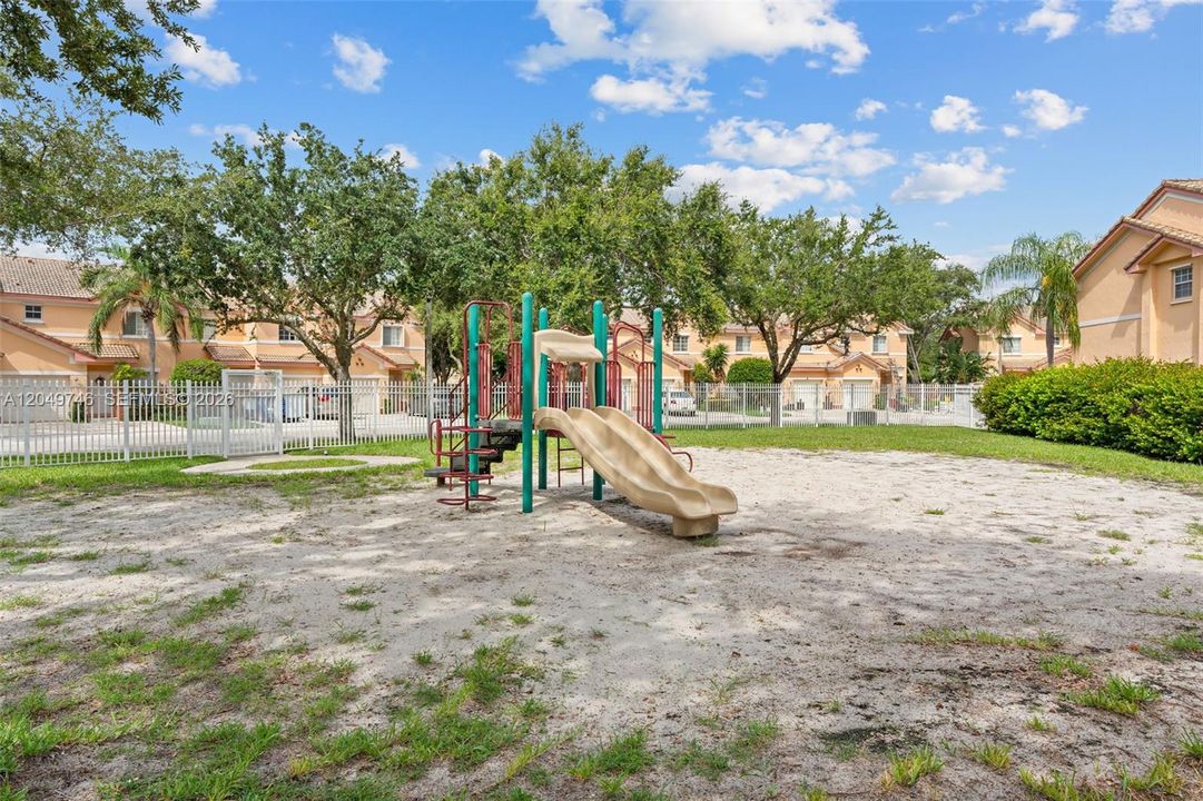 For Sale: $465,000 (3 beds, 2 baths, 1570 Square Feet)