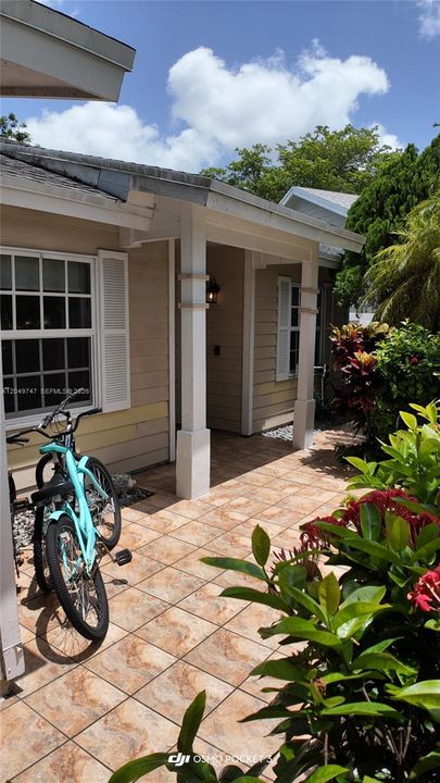 For Rent: $3,500 (3 beds, 3 baths, 931 Square Feet)