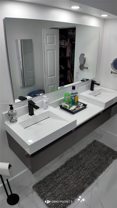 For Rent: $3,500 (3 beds, 3 baths, 931 Square Feet)