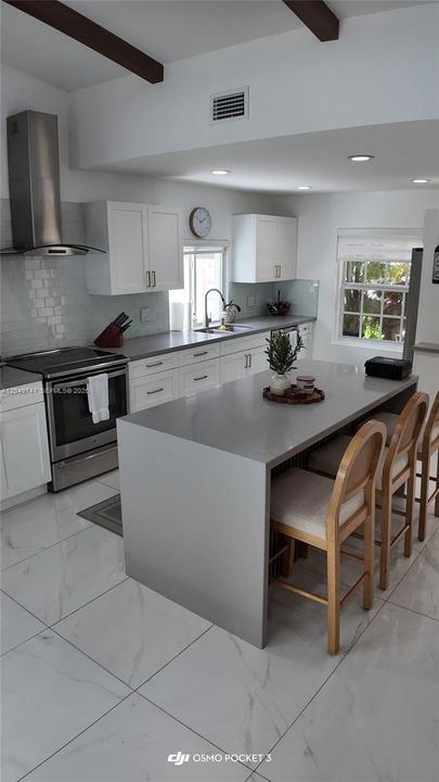 For Rent: $3,500 (3 beds, 3 baths, 931 Square Feet)