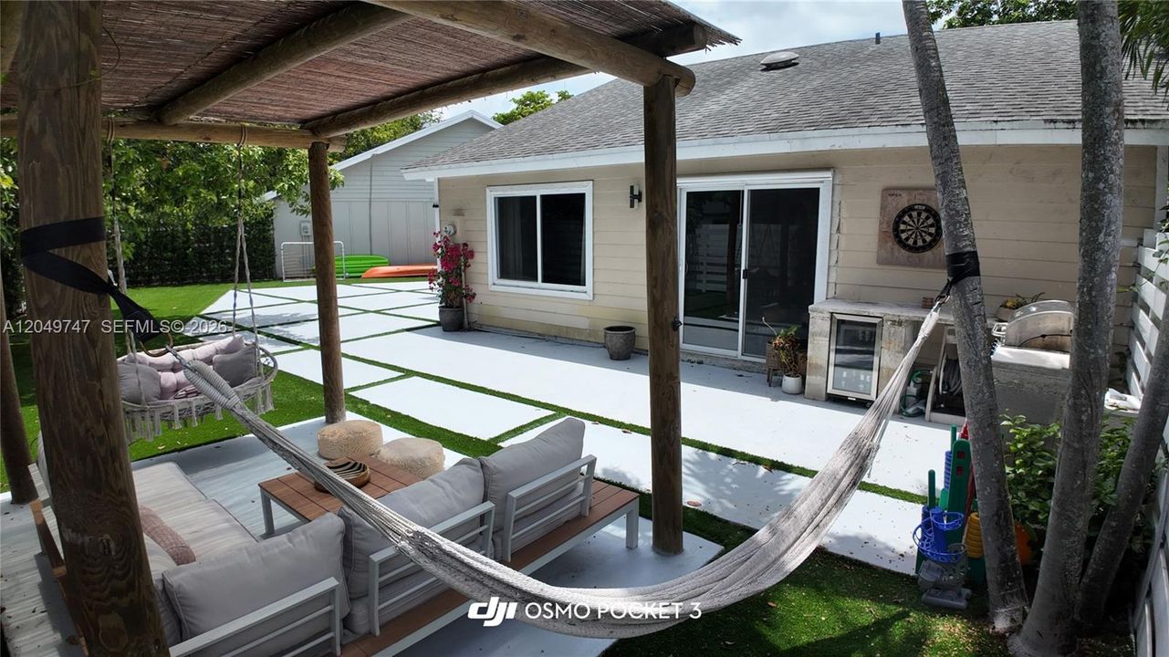 For Rent: $3,500 (3 beds, 3 baths, 931 Square Feet)