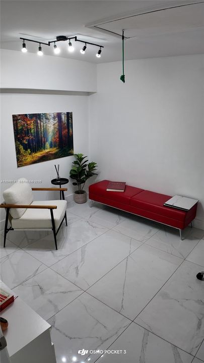 For Rent: $3,500 (3 beds, 3 baths, 931 Square Feet)