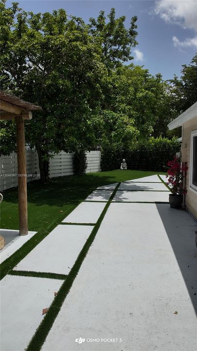 For Rent: $3,500 (3 beds, 3 baths, 931 Square Feet)