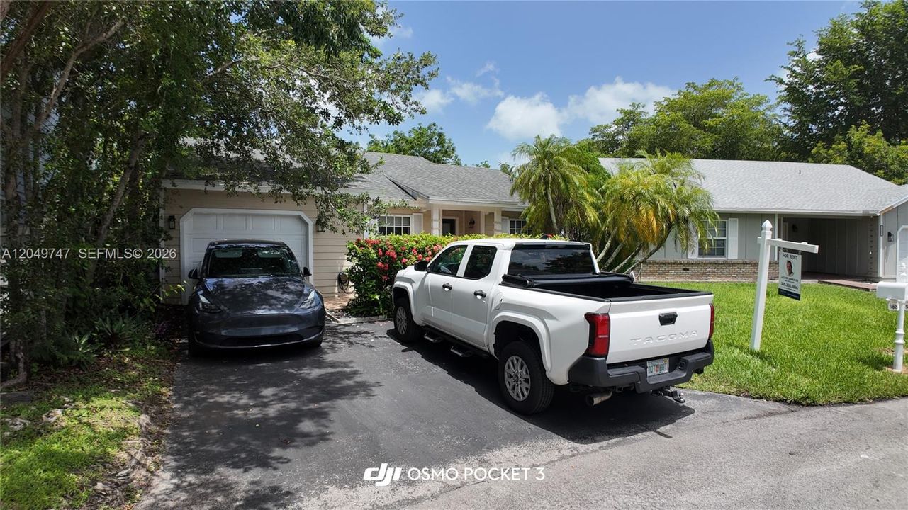 For Rent: $3,500 (3 beds, 3 baths, 931 Square Feet)