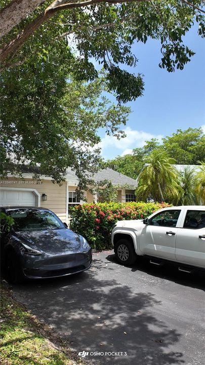 For Rent: $3,500 (3 beds, 3 baths, 931 Square Feet)