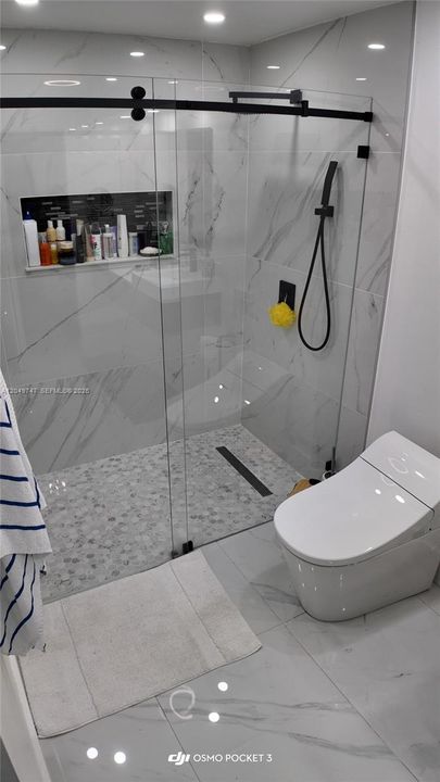For Rent: $3,500 (3 beds, 3 baths, 931 Square Feet)