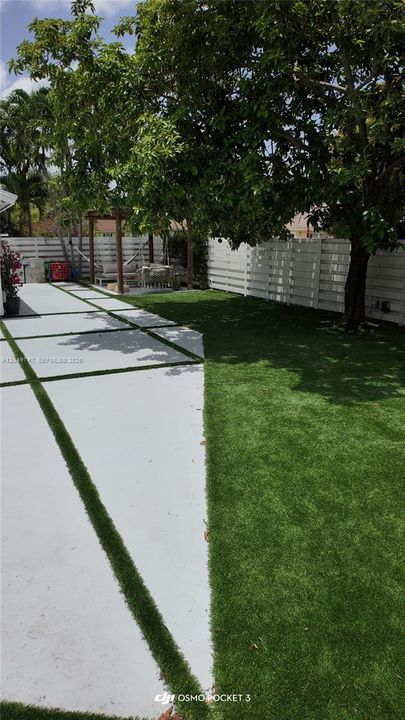 For Rent: $3,500 (3 beds, 3 baths, 931 Square Feet)