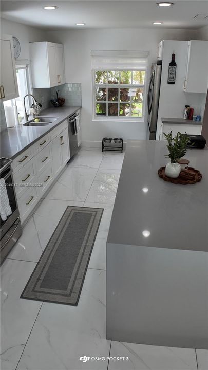 For Rent: $3,500 (3 beds, 3 baths, 931 Square Feet)