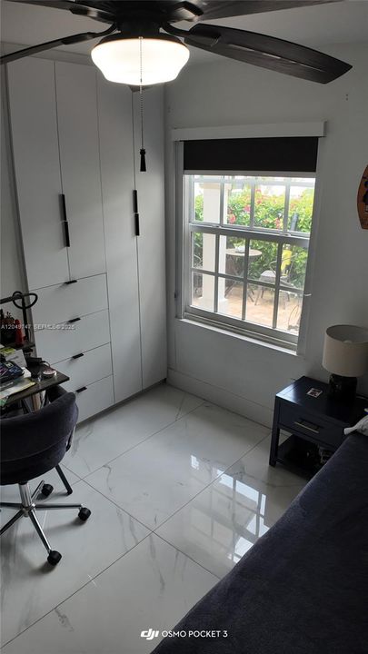 For Rent: $3,500 (3 beds, 3 baths, 931 Square Feet)