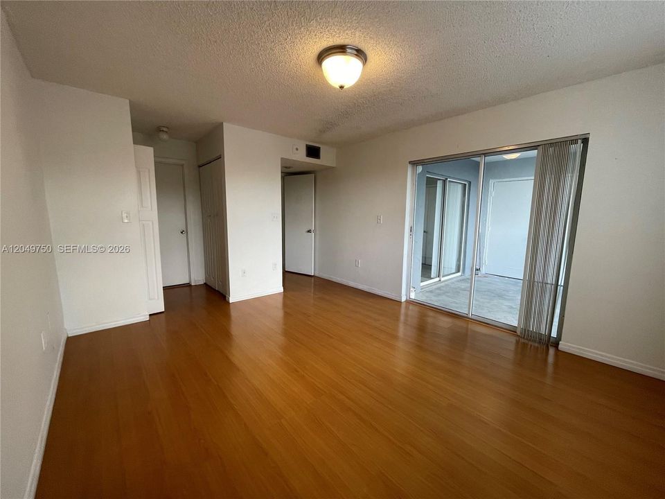 For Rent: $1,790 (1 beds, 1 baths, 813 Square Feet)