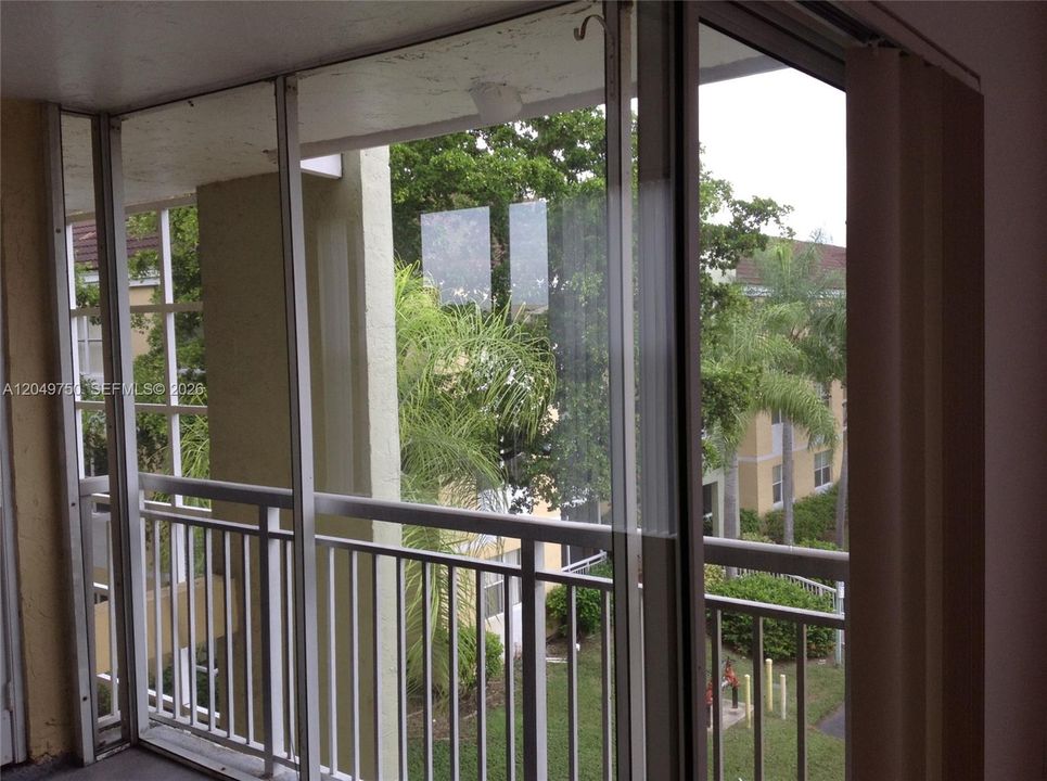 For Rent: $1,790 (1 beds, 1 baths, 813 Square Feet)