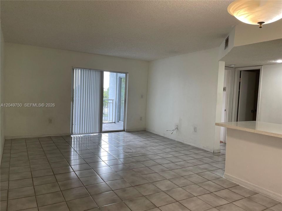 For Rent: $1,790 (1 beds, 1 baths, 813 Square Feet)