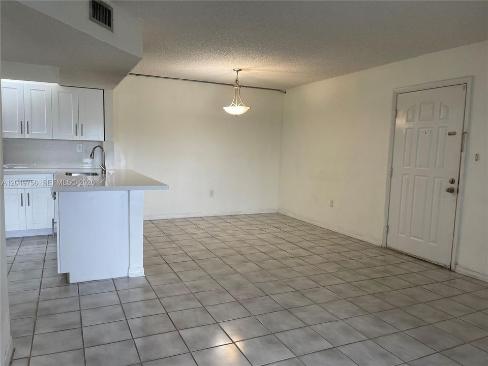 For Rent: $1,790 (1 beds, 1 baths, 813 Square Feet)