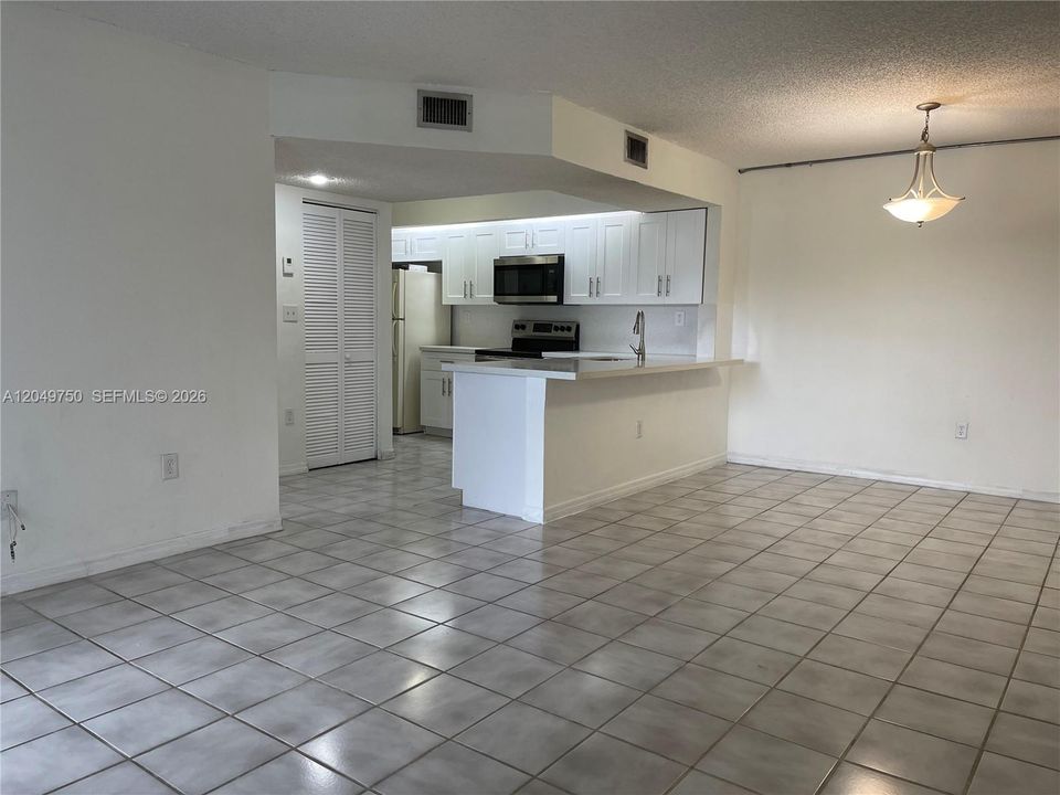 For Rent: $1,790 (1 beds, 1 baths, 813 Square Feet)