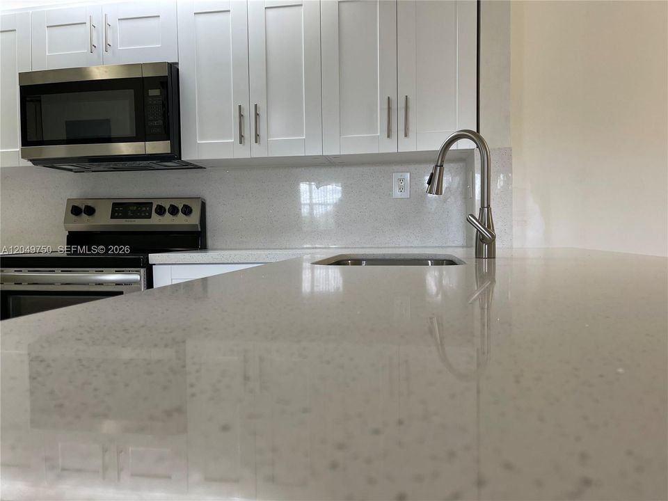 For Rent: $1,790 (1 beds, 1 baths, 813 Square Feet)