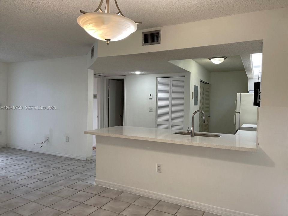 For Rent: $1,790 (1 beds, 1 baths, 813 Square Feet)