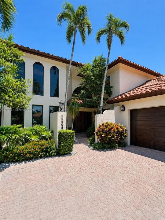 For Sale: $1,075,000 (4 beds, 4 baths, 4013 Square Feet)