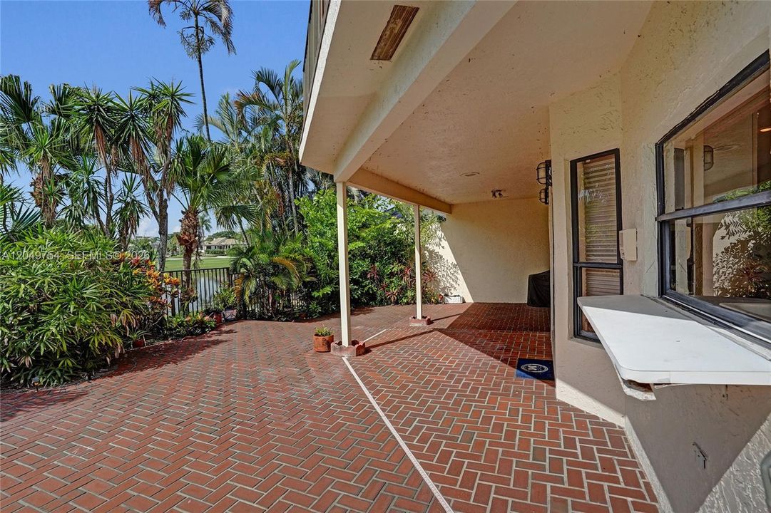 For Sale: $1,075,000 (4 beds, 4 baths, 4013 Square Feet)