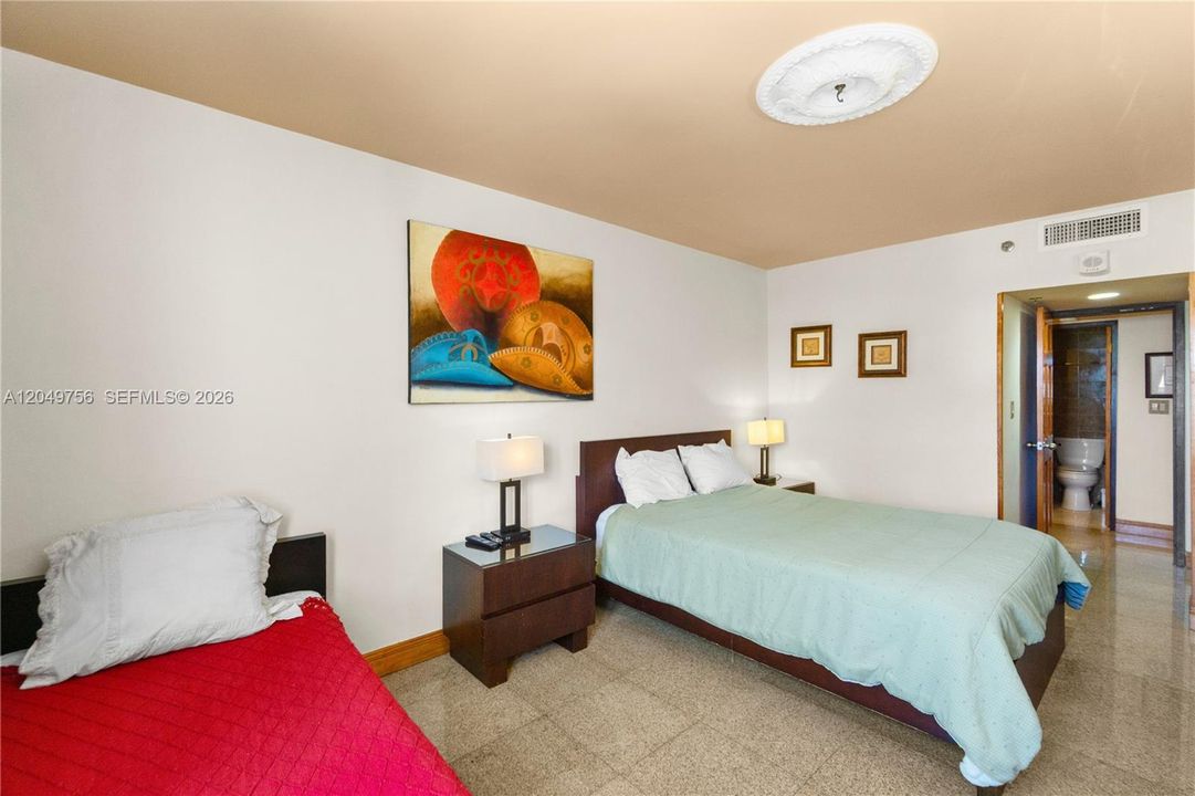 For Rent: $5,000 (2 beds, 2 baths, 1190 Square Feet)