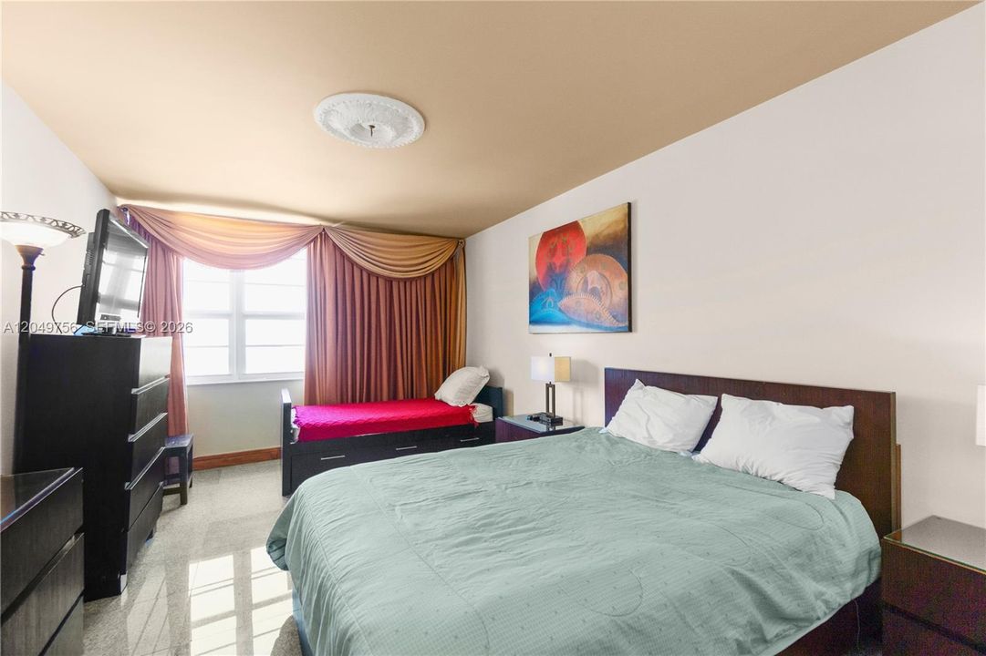 For Rent: $5,000 (2 beds, 2 baths, 1190 Square Feet)