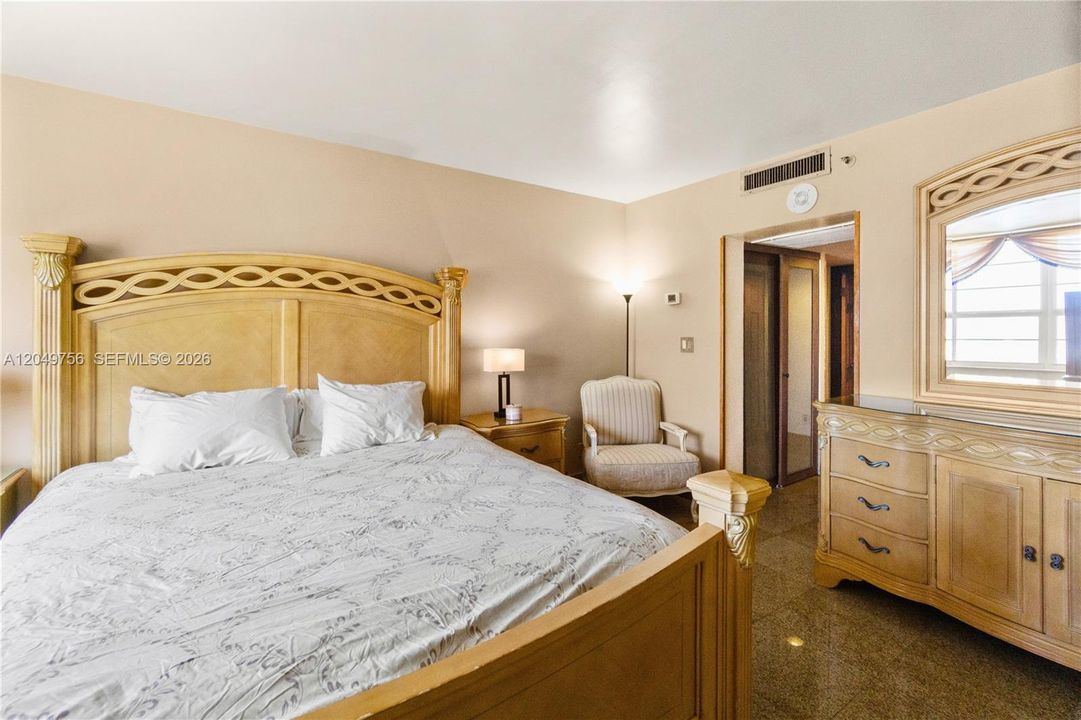 For Rent: $5,000 (2 beds, 2 baths, 1190 Square Feet)