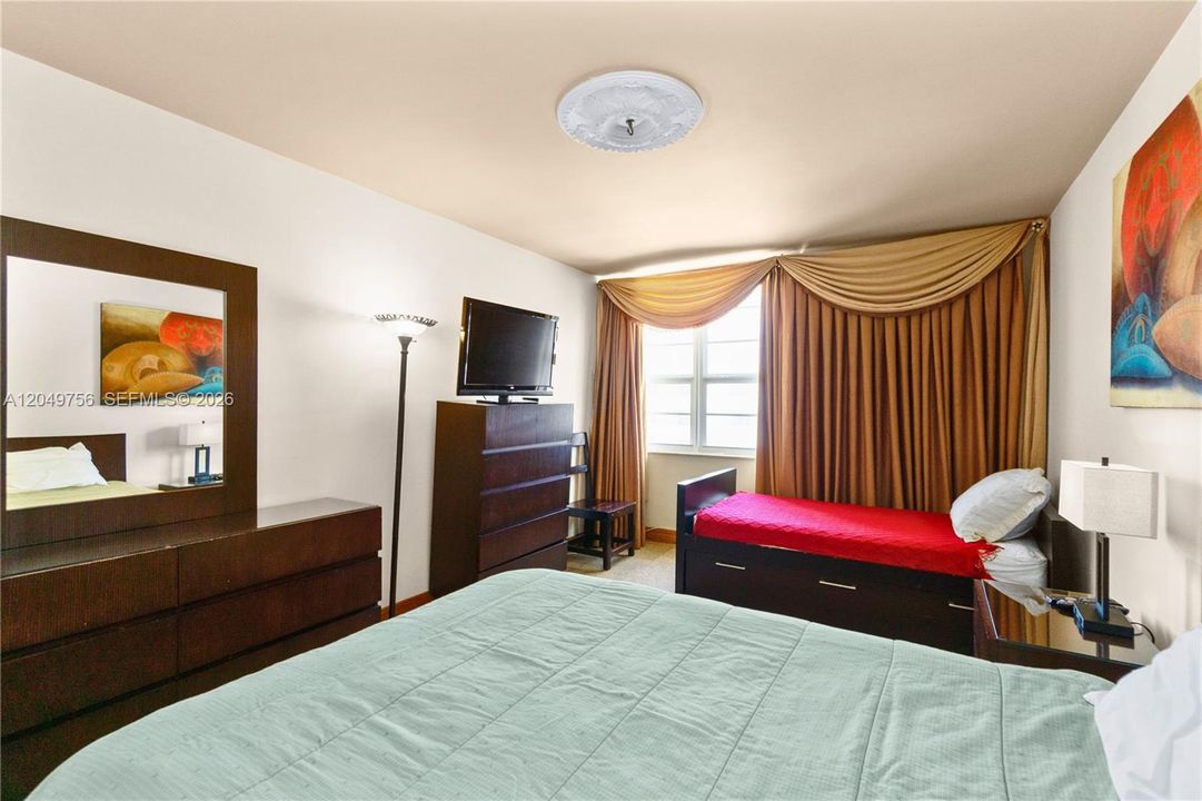 For Rent: $5,000 (2 beds, 2 baths, 1190 Square Feet)