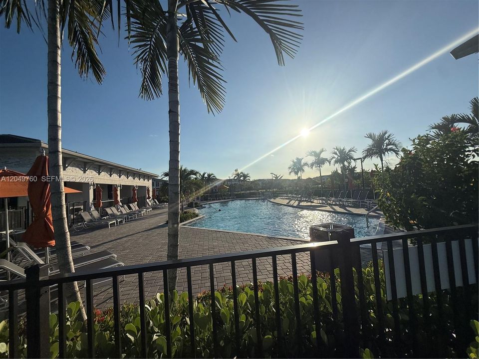 For Sale: $345,000 (3 beds, 3 baths, 1328 Square Feet)