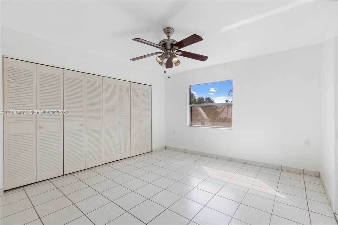 For Rent: $2,300 (2 beds, 2 baths, 986 Square Feet)