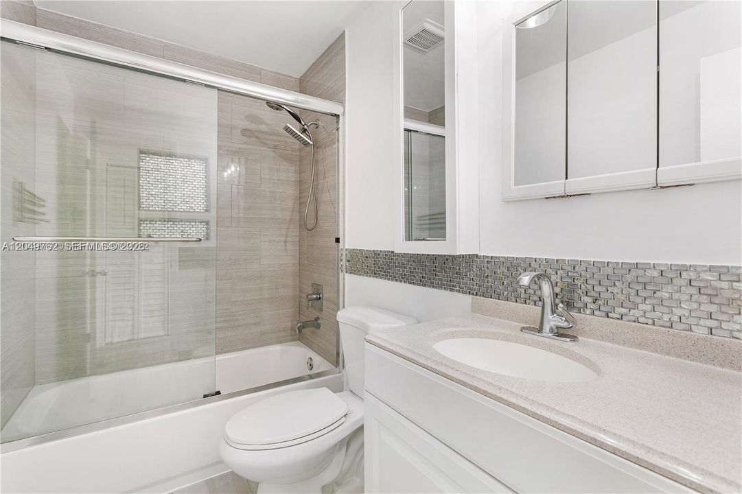 For Rent: $2,300 (2 beds, 2 baths, 986 Square Feet)