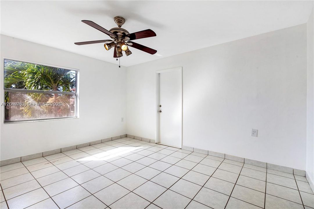 For Rent: $2,300 (2 beds, 2 baths, 986 Square Feet)