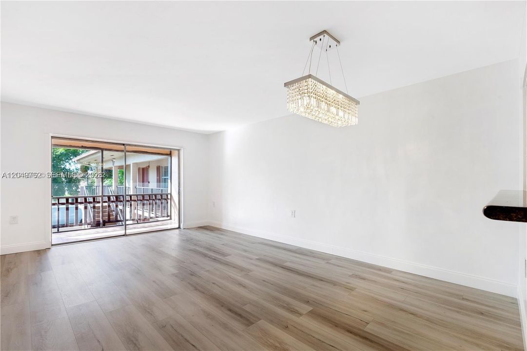 For Rent: $2,300 (2 beds, 2 baths, 986 Square Feet)