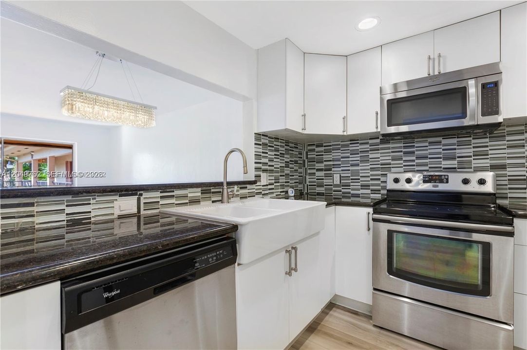 For Rent: $2,300 (2 beds, 2 baths, 986 Square Feet)