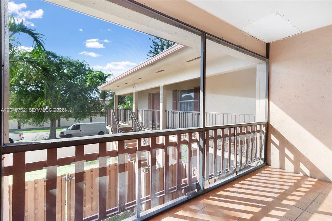 For Rent: $2,300 (2 beds, 2 baths, 986 Square Feet)