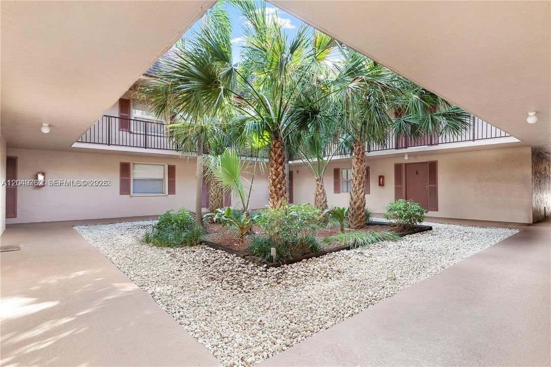 For Rent: $2,300 (2 beds, 2 baths, 986 Square Feet)