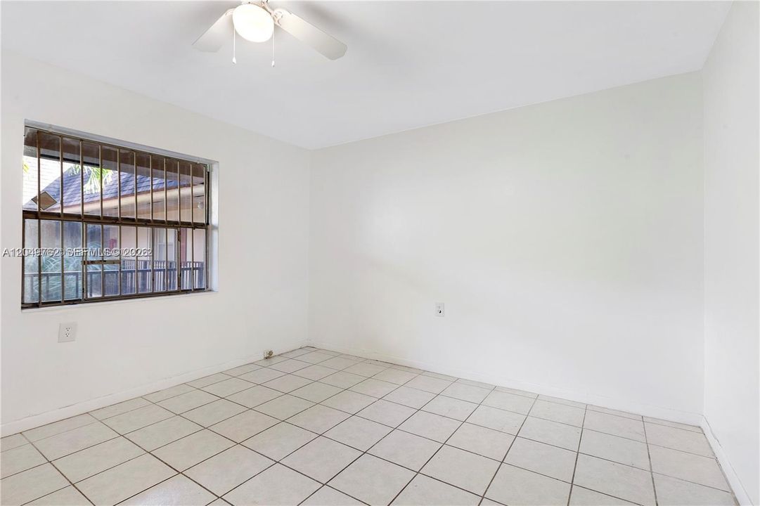 For Rent: $2,300 (2 beds, 2 baths, 986 Square Feet)