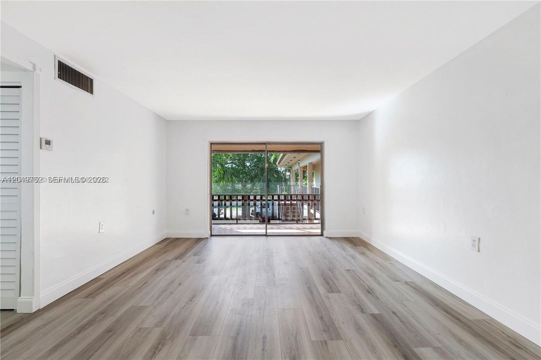 For Rent: $2,300 (2 beds, 2 baths, 986 Square Feet)
