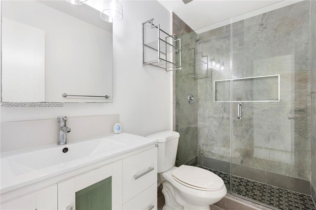 For Rent: $2,300 (2 beds, 2 baths, 986 Square Feet)