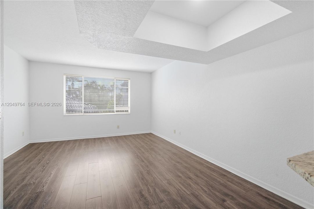 В аренду: $2,600 (3 спален, 3 ванн, 1212 Квадратных фут)