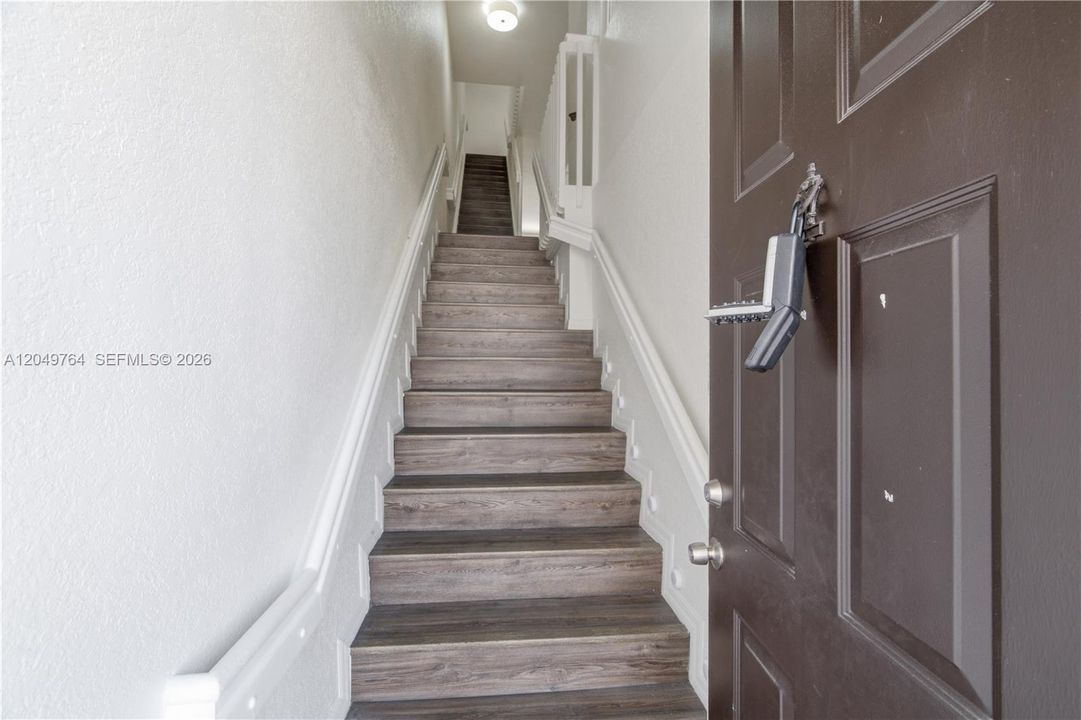 В аренду: $2,600 (3 спален, 3 ванн, 1212 Квадратных фут)