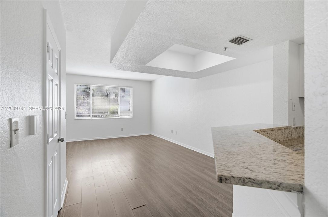 В аренду: $2,600 (3 спален, 3 ванн, 1212 Квадратных фут)