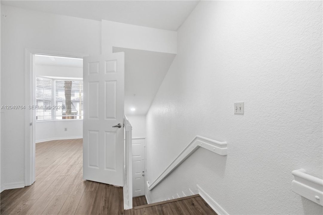 В аренду: $2,600 (3 спален, 3 ванн, 1212 Квадратных фут)